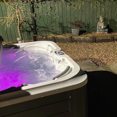 Elckys Hot Tub