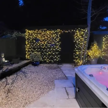 Elckys Hot Tub